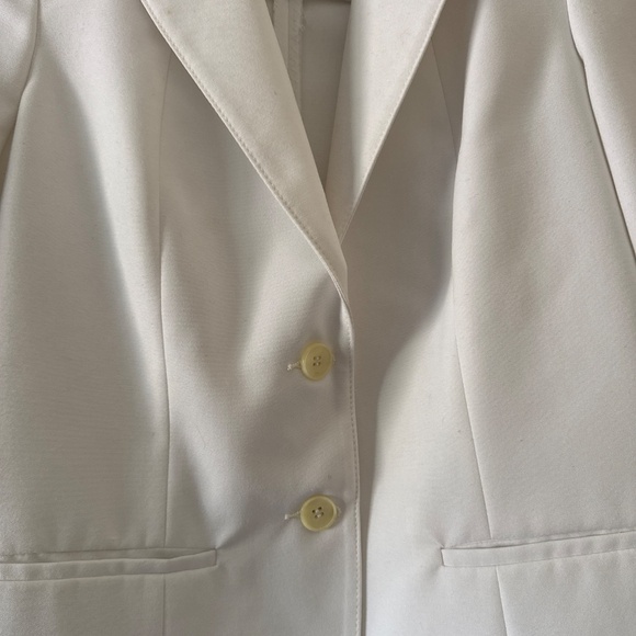 White blazer with back panel detail - Picture 2 of 4
